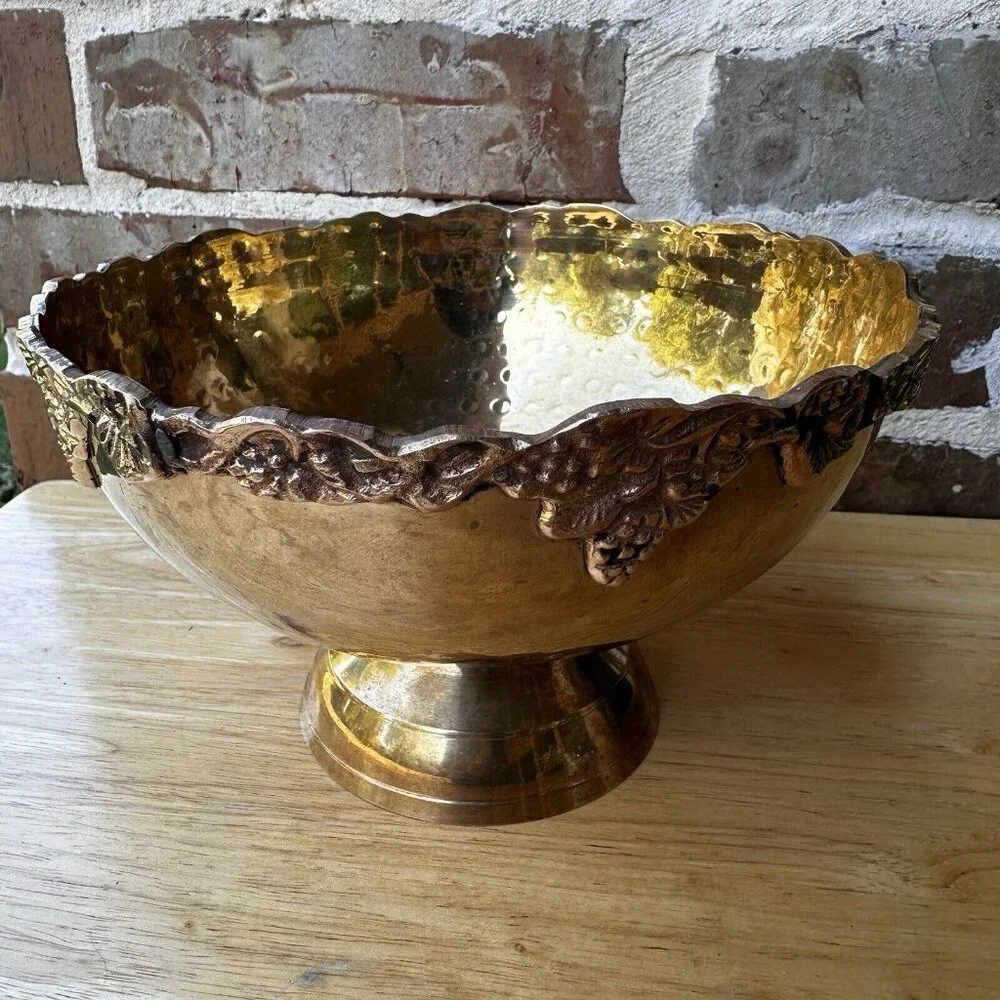 Vintage‎ Centerpiece Yellow Brass Metal Bowl 8 Inch Grapes Leaves Edges Fruit